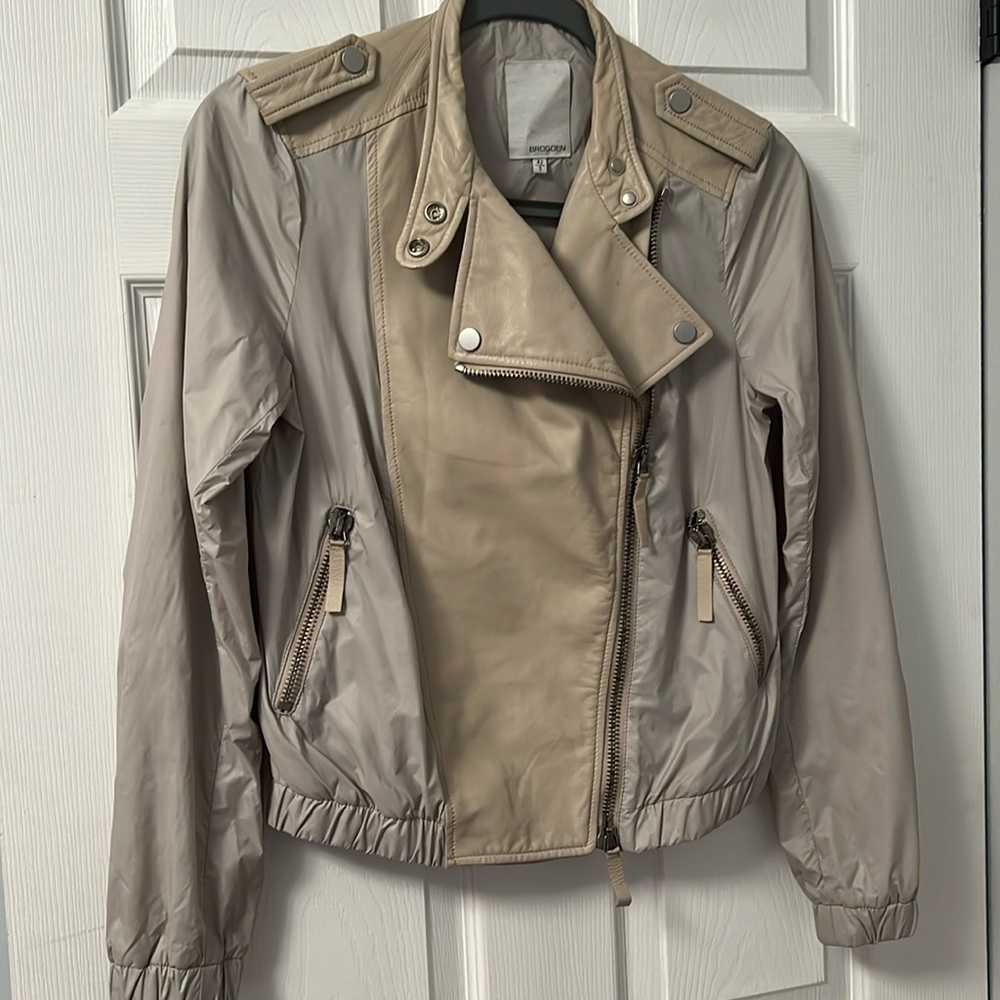 Brogden size small light beige jacket